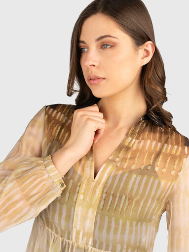 Mini dress with long sleeves and V-neckline - 2