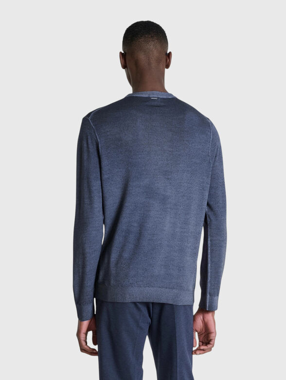 Long-sleeved wool sweater - 2
