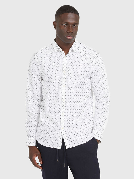 Бяла риза с монограмни детайли  - 1