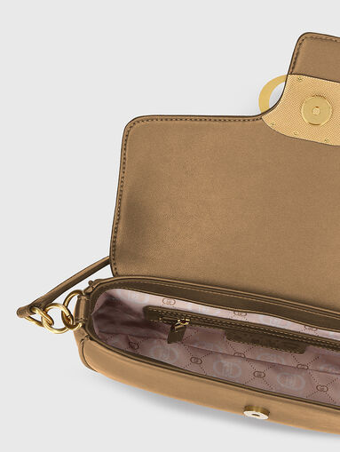 Beige crossbody bag with gold details - 5