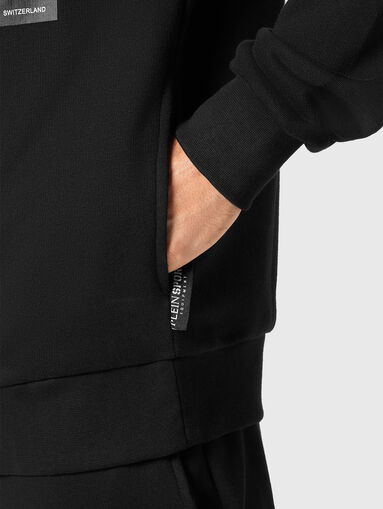 Sweatshirt with contrasting patch - 4