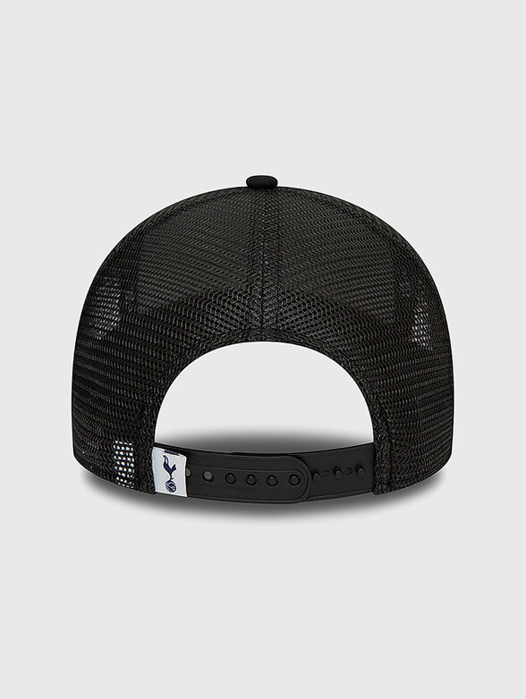 Cap with visor and accent - 2