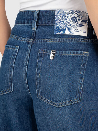 Flared jeans with side slits - 4