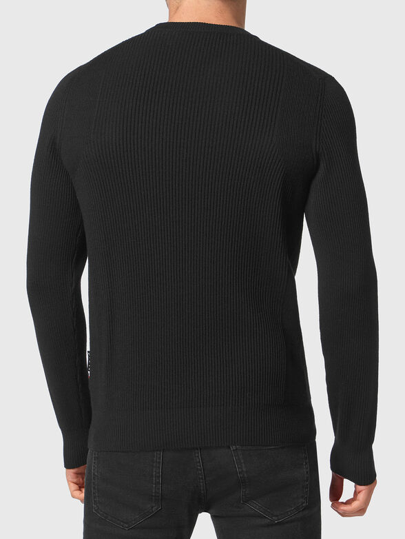 Beige sweater with oval neckline  - 3