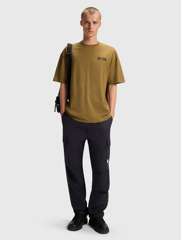 Oversized T-shirt with accent back - 3