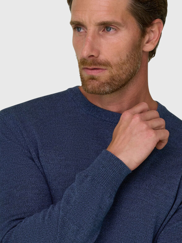 Merino wool sweater with oval neck - 4