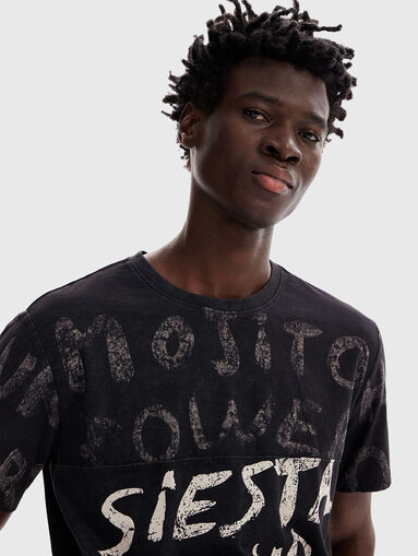 Black T-shirt with contrasting print - 5