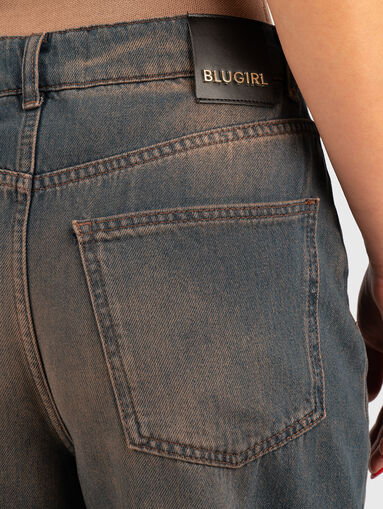 High waisted jeans with logo detail - 3