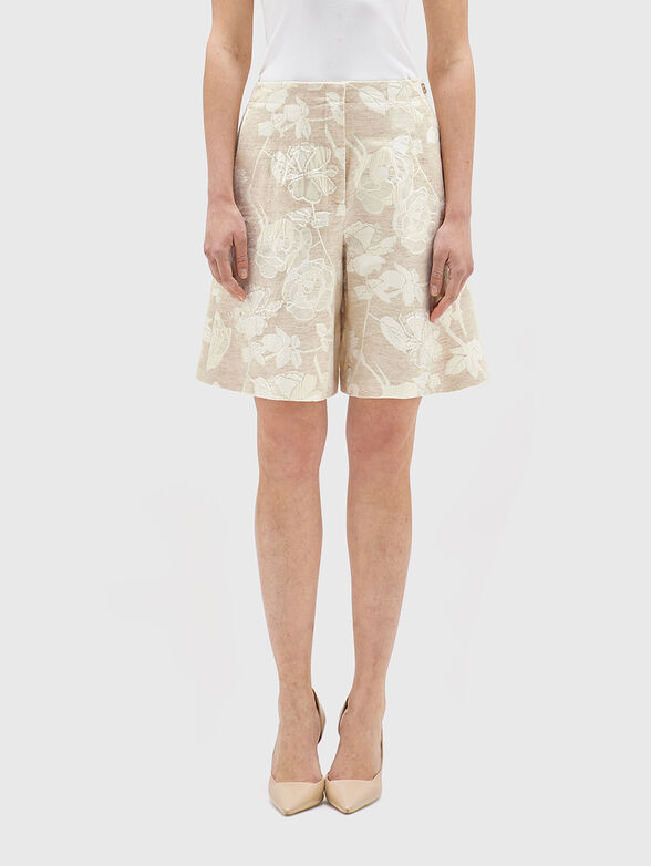 High waisted shorts with floral motifs - 1