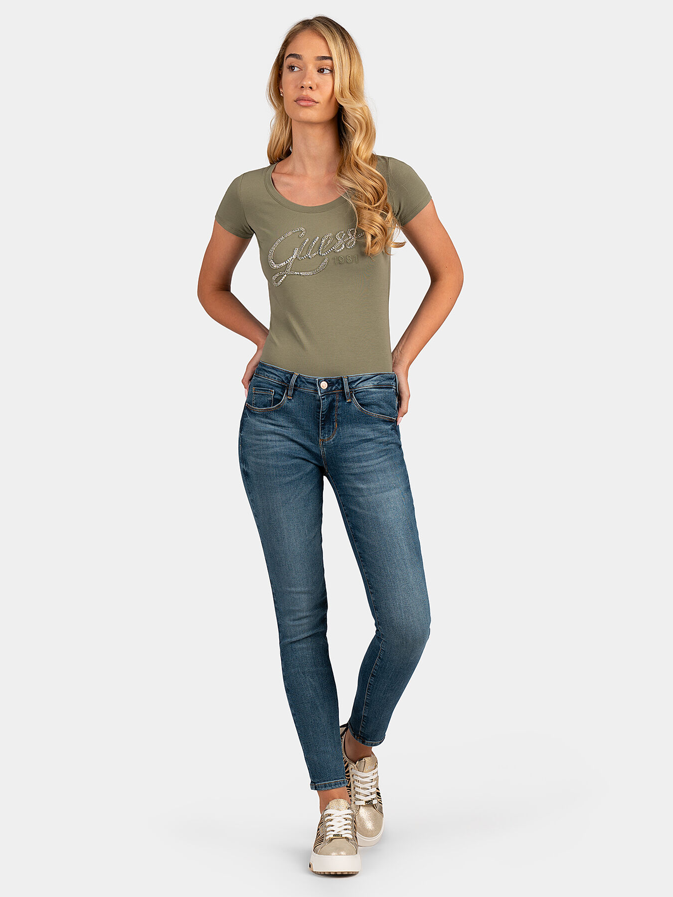 ANNETTE triangle logo jeans brand GUESS Globalbrandsstore en