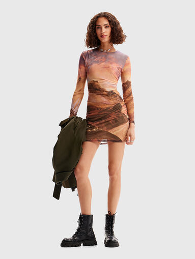 Slim dress with multicolour print - 5