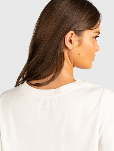 T-shirt with accent embroidery - 5