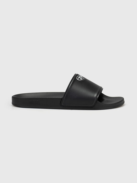 Beach slippers with a logo accent