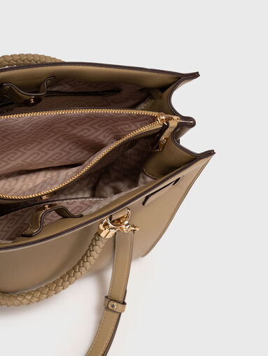 Leather bag with golden logo accent - 5