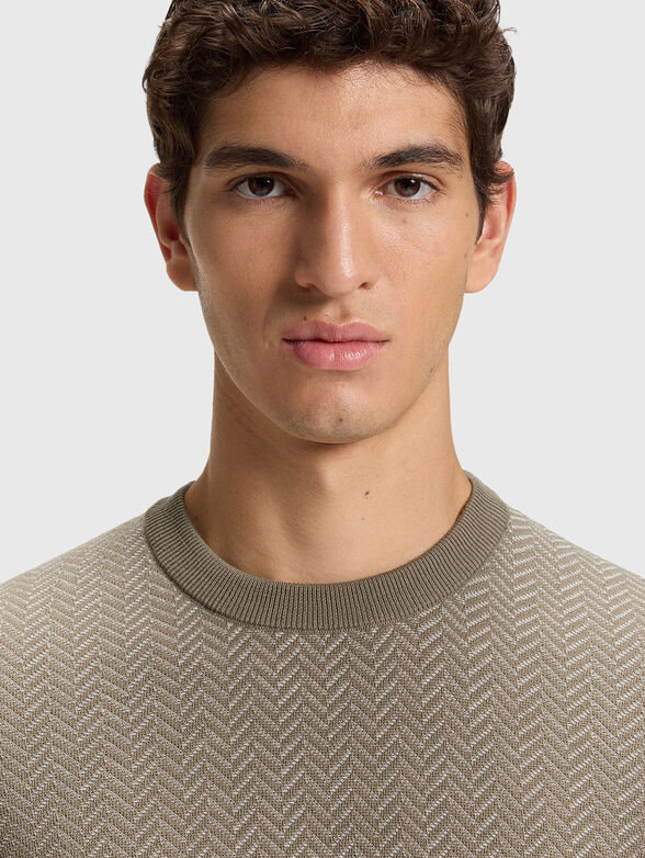 Wool sweater with oval neckline - 4