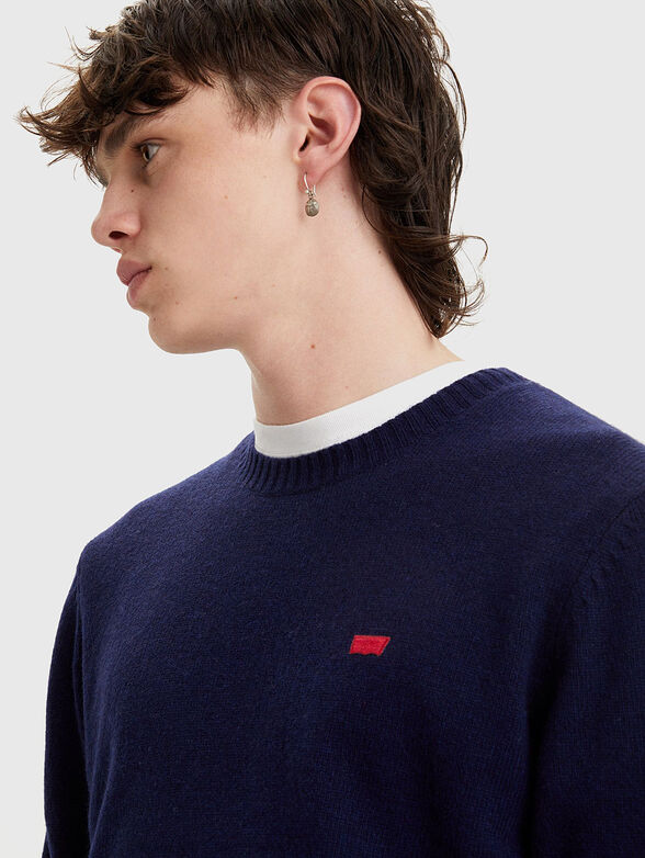 Dark blue sweater with contrast logo - 4