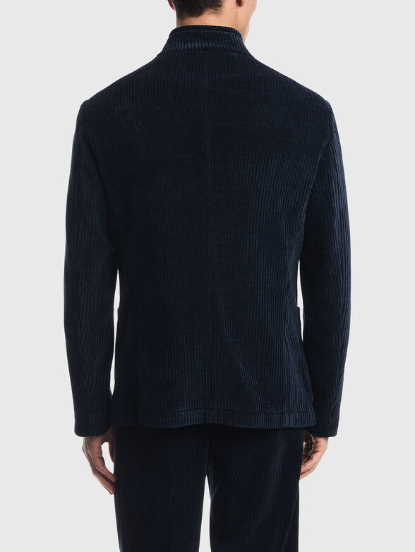 Jacket with an asymmetrical closure - 3