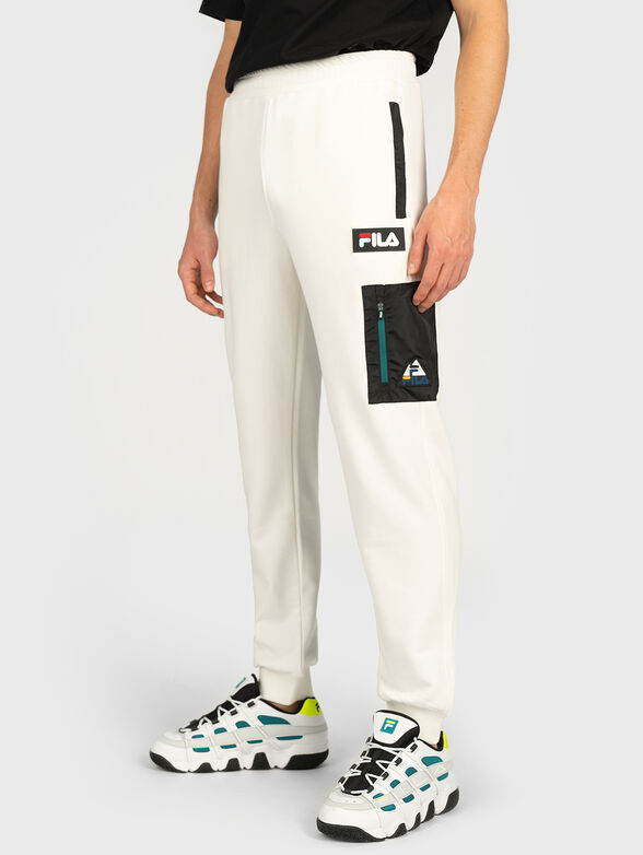 Sports pants with contrasting pocket - 3