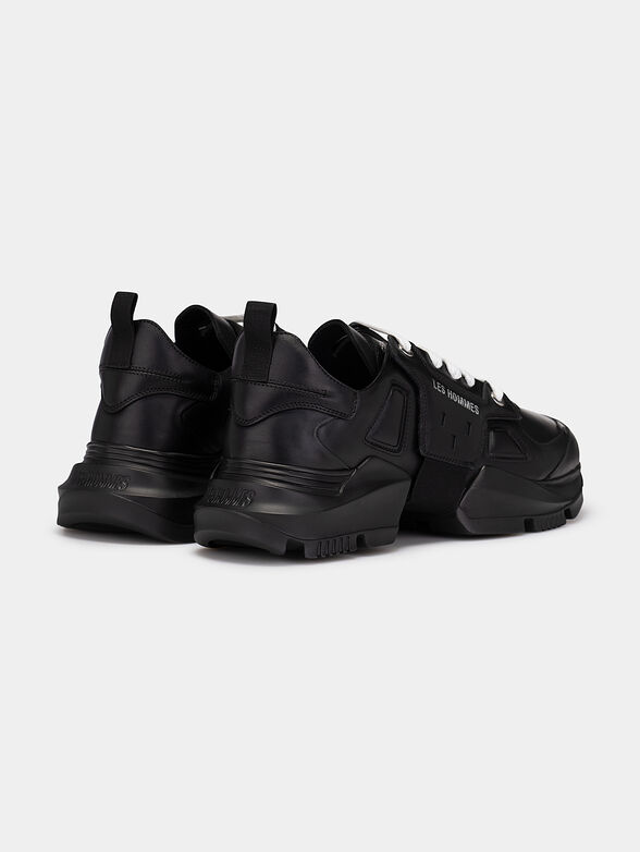 Black sports shoes with accent sole - 3