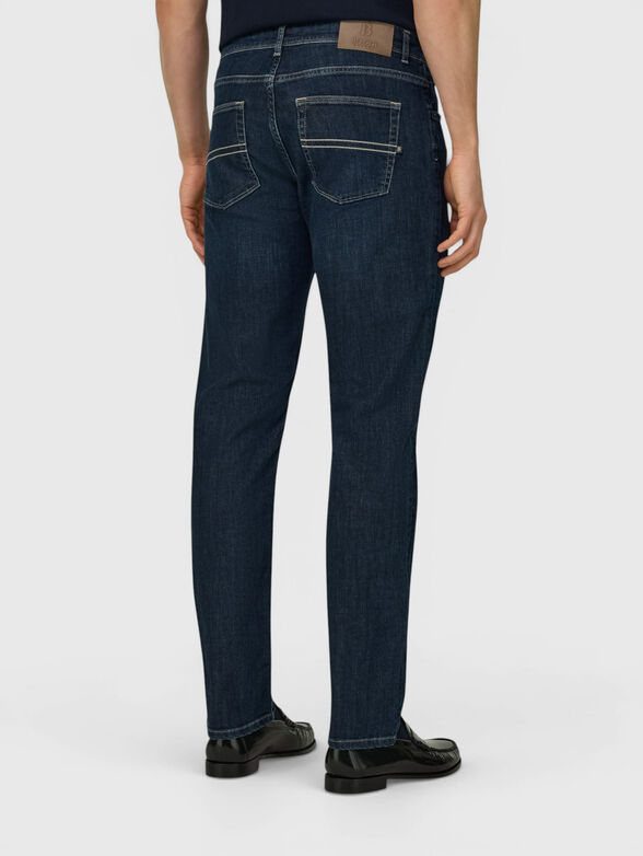 Dark blue jeans with a logo patch - 2