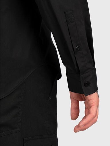 Black shirt with logo detail - 5