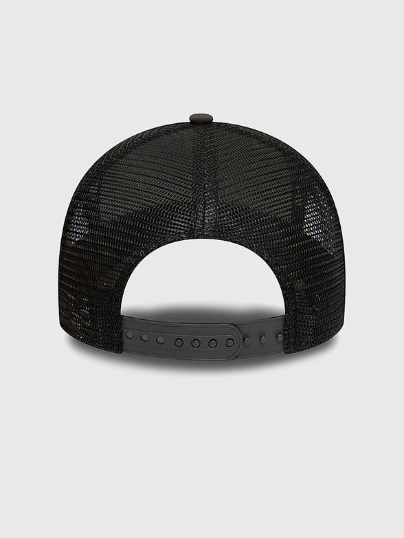 Grey cap with visor with contrast embroidery - 2