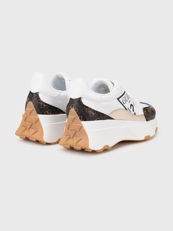 Sports shoes with gold logo accent - 3