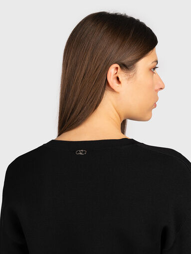 V-neck sweater - 4