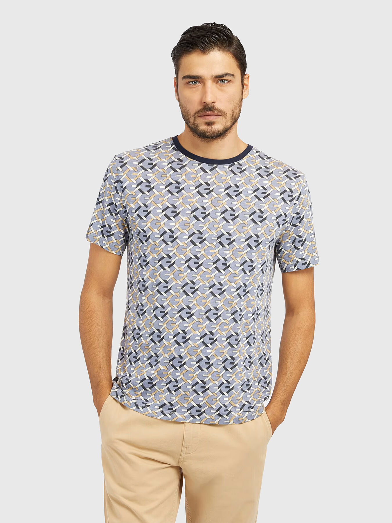 T-shirt with monogram print brand GUESS — Globalbrandsstore