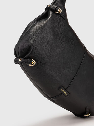 Leather shoulder bag with gold details - 4