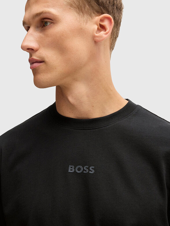 T-shirt with oval neckline in black  - 4