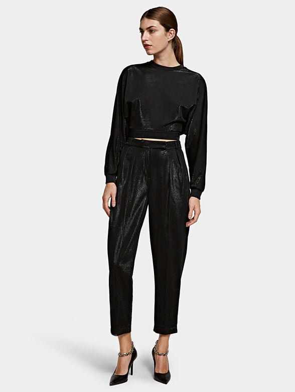 Shortened pants with glamorous finish - 1