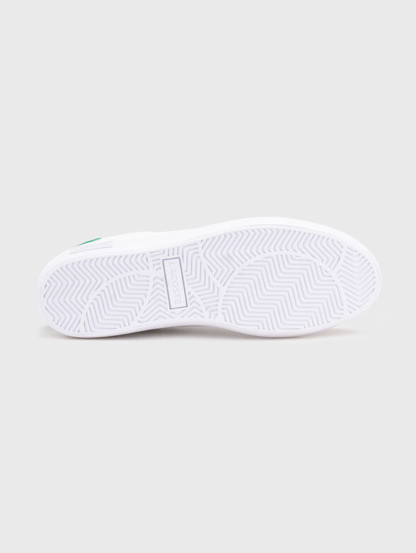 White sports shoes with logo detail - 5