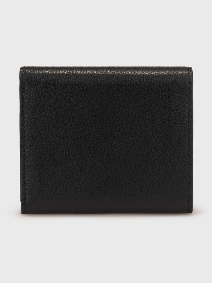Black leather wallet brand GUESS — Globalbrandsstore.com/en 
