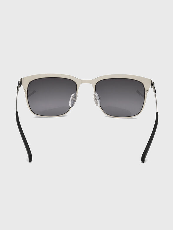 Sunglasses with accent frames - 4