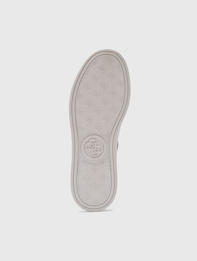 Sports shoes with the 4G logo  - 4