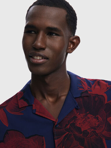 Navy blue shirt with floral print - 5