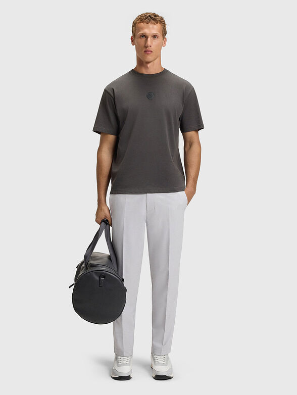 T-shirt with oval neckline in gray - 2