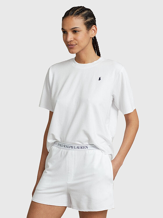 White two-piece pyjamas with logo accent - 1