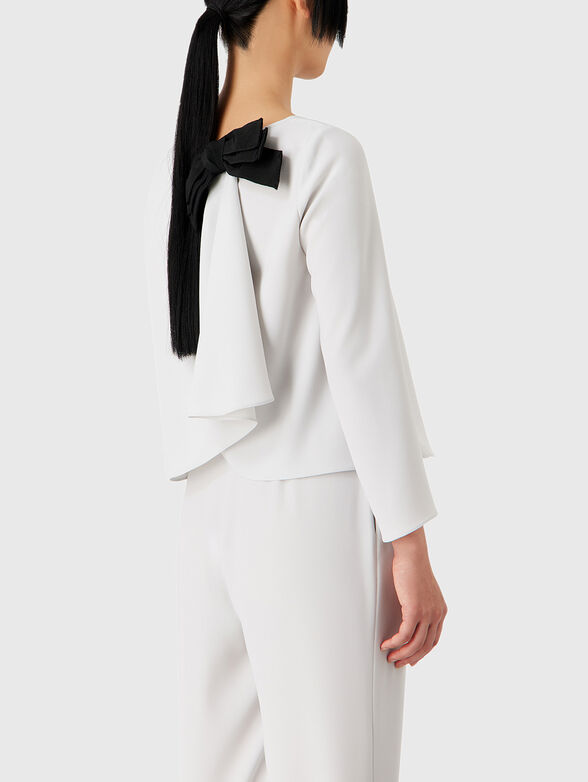 Blouse with contrast ribbon on the back - 2
