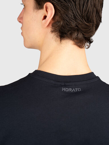 T-shirt with oval neckline - 4