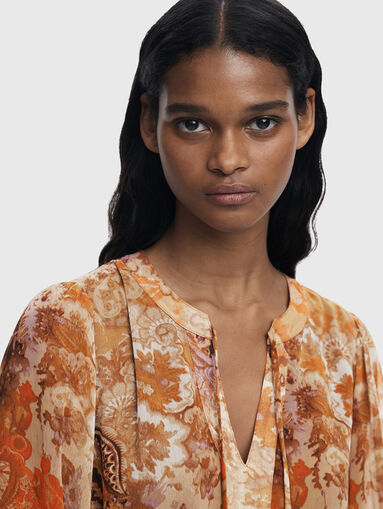 Long sleeved mini dress with floral motifs - 4