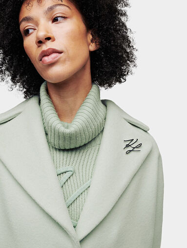 Wool coat with pleated back - 3