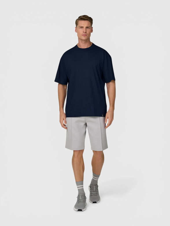 Oversized T-shirt with a round neckline - 2
