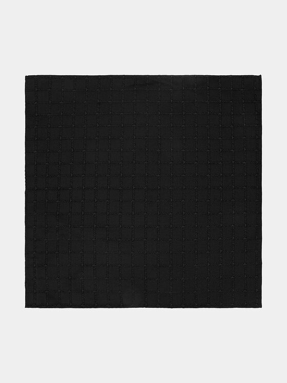 Черна копринена кърпичка с релефни детайли - 1