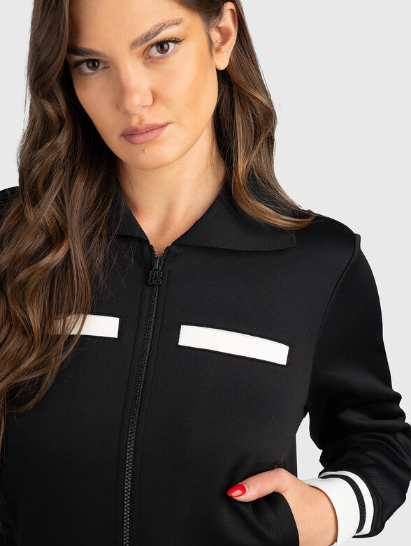 Sweatshirt with contrasting edges - 4