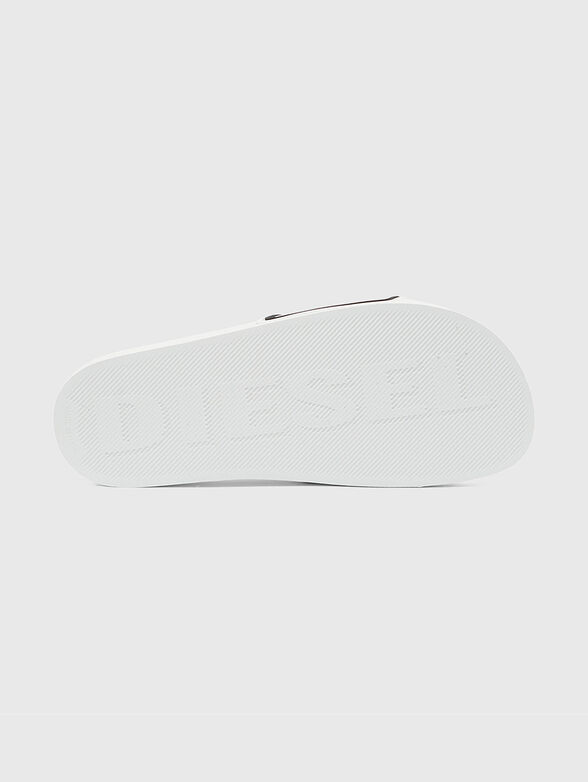 Beach slippers with logo detail - 5