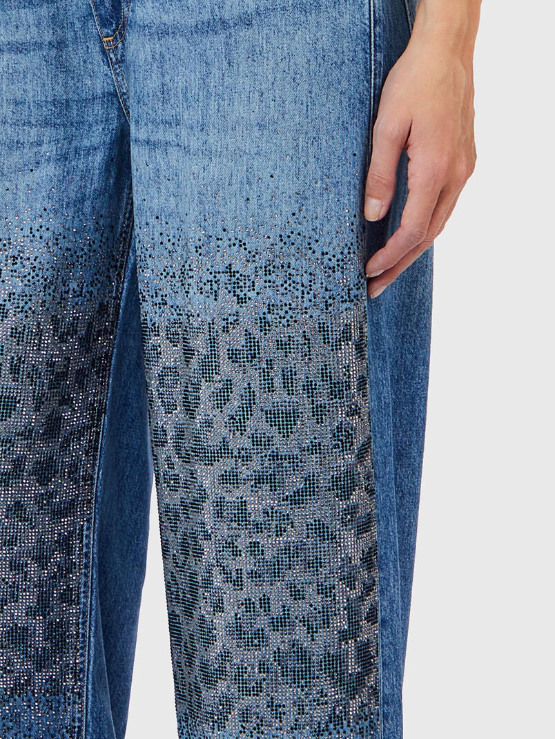 Jeans with animal print and appliqu&eacute; crystals - 3
