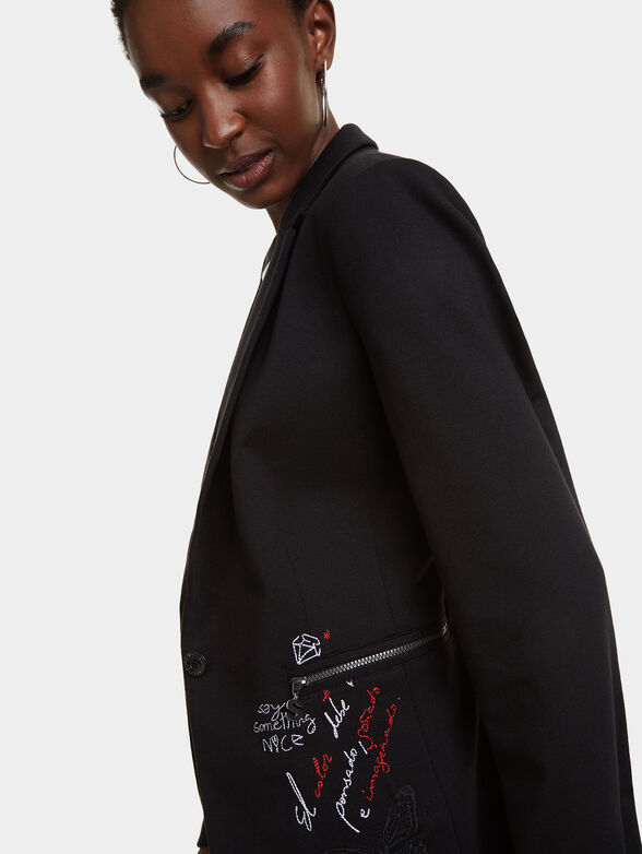 Black blazer with contrasting embroidery - 5