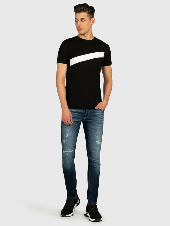 Black t-shirt with contrasting stripe - 4